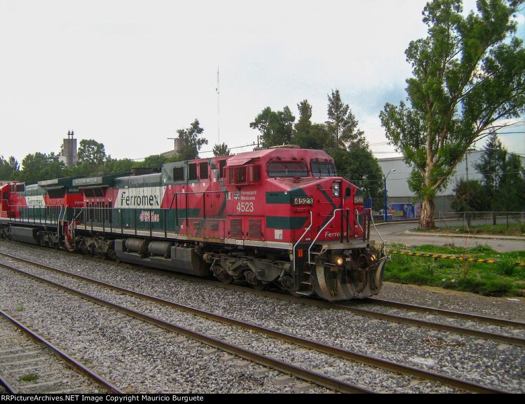 FXE AC4400 & C30-S7MP leading a train